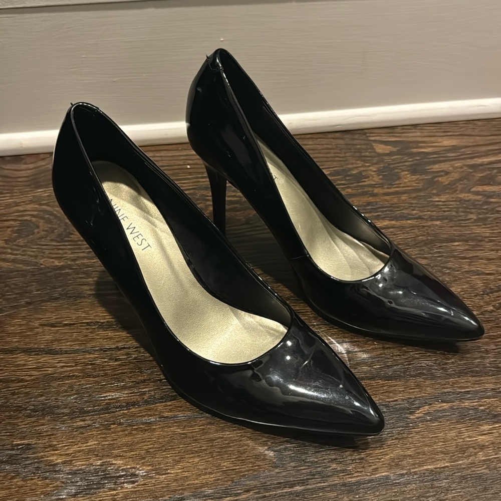 NWOT Nine West black patent leather pumps. Size 7, never worn!